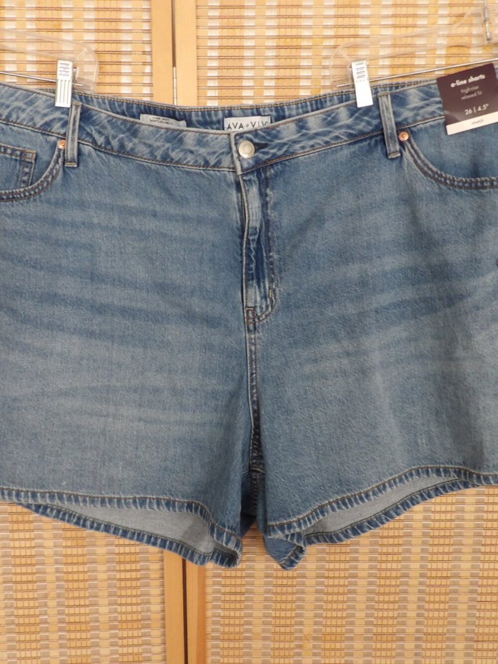 NWT Women's Ava & Viv Size 26 A-Line High-Rise Relaxed Fit Split Hem Shorts